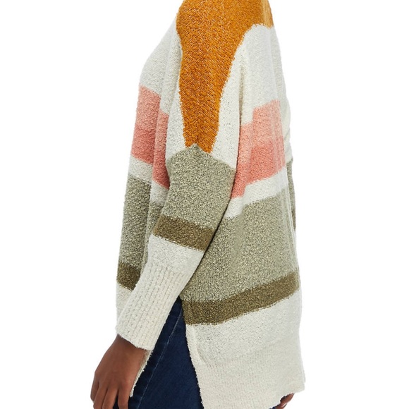 NWT Wonderly Striped Sweater Size Small with Side Slit Great with Leggings - Picture 3 of 3